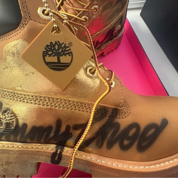 🔥 NWT Timberland x Jimmy Choo EXCLUSIVE collab graffiti boots - w 7.5 - Picture 10 of 15